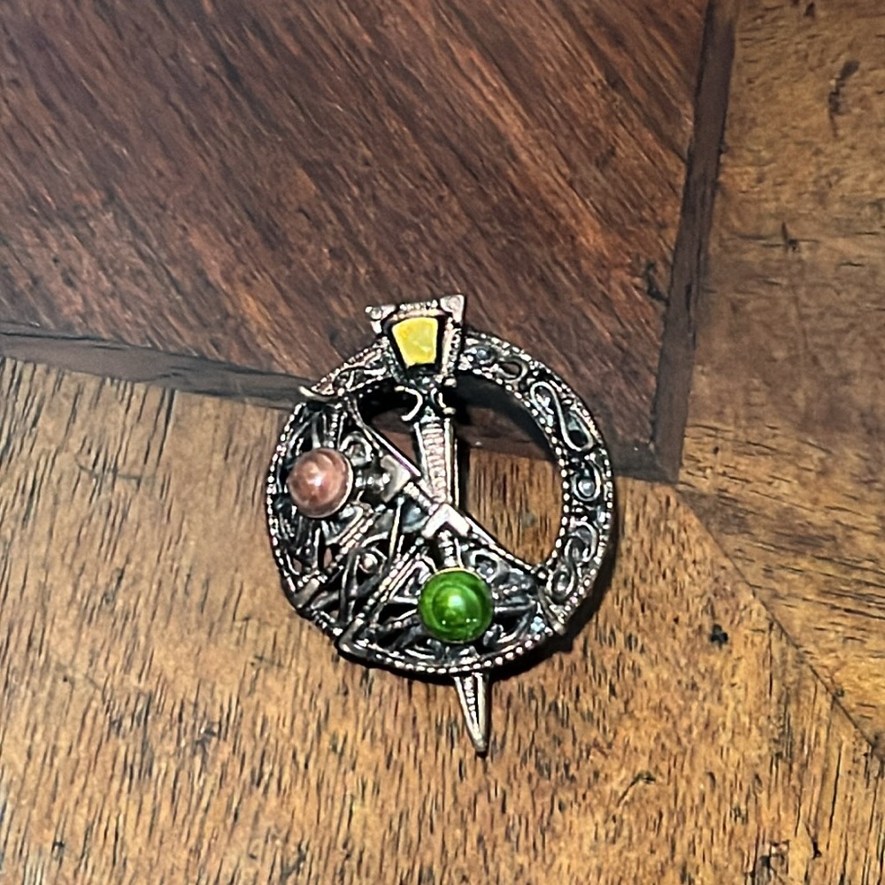 Vintage SOLDOR Celtic
Multicolor Glass Accent Brooch Pin